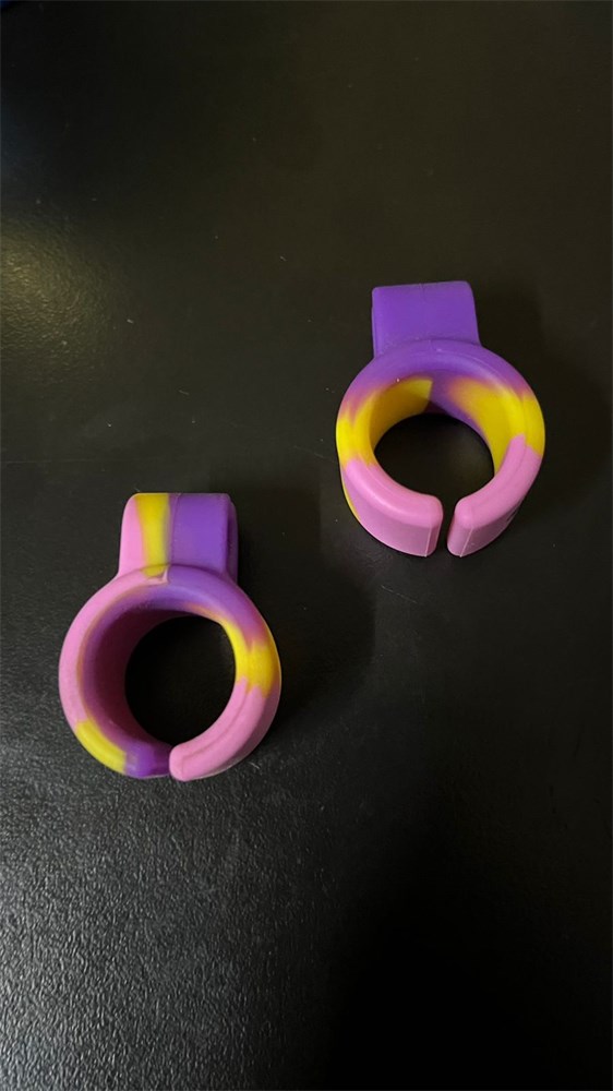 ANEL DE SILICONE SADHU C/ SUPORTE PARA CIGARRO-707817728 68dd9eabb41a76c89beaf91f 562x1000.jpeg